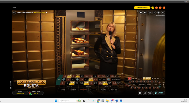 Interface do jogo ao vivo Gold Vault Roulette mostrando a mesa de apostas ao centro com n&uacute;meros destacados de multiplicadores ativos. Ao fundo, apresentadora ao lado do cofre aberto mostrando as barras de ouro  